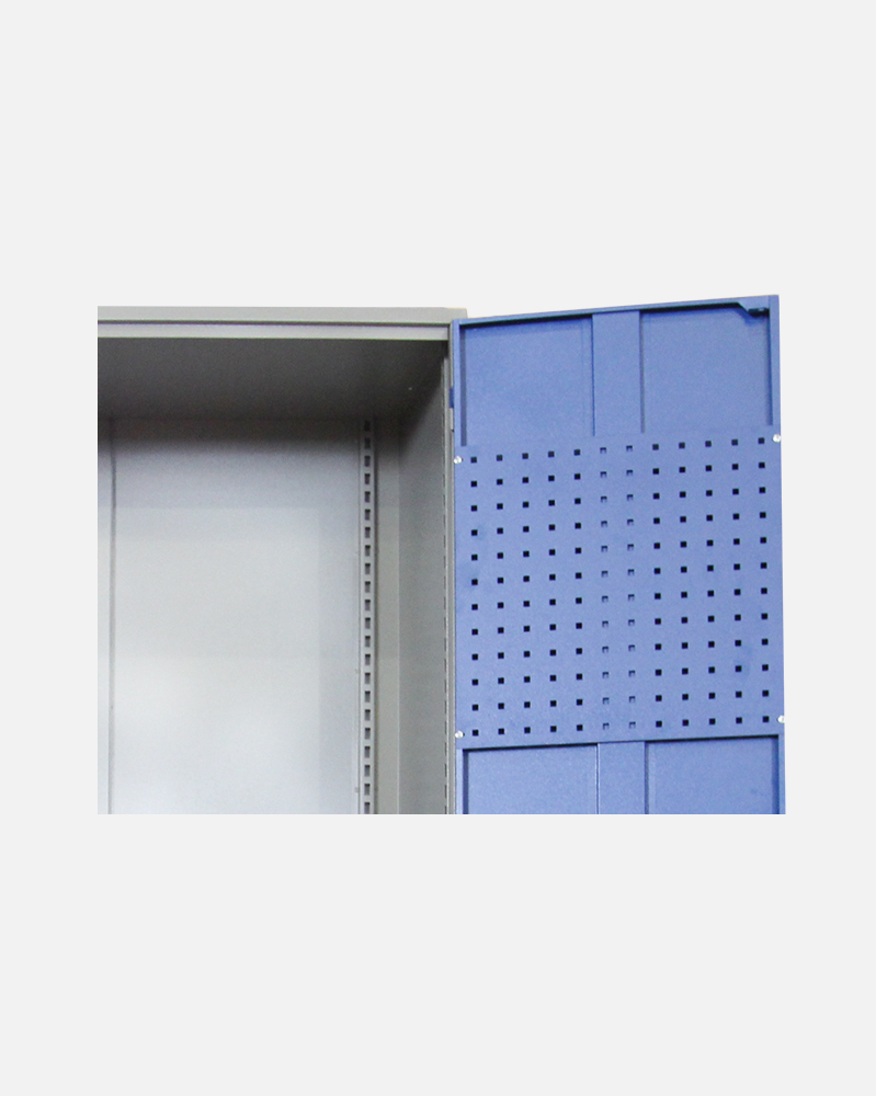 Tấm Panel Đục Lỗ Trên Cánh Cửa